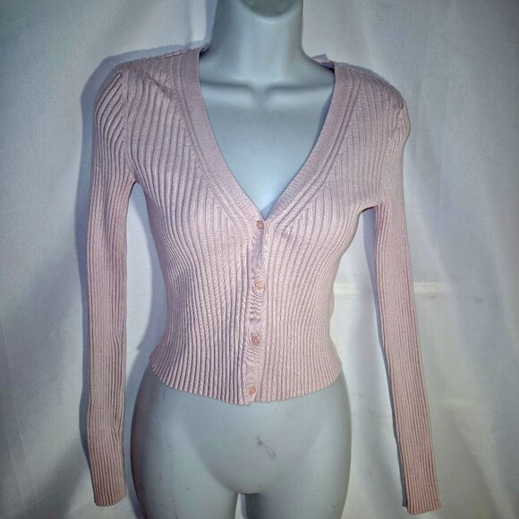 H&M sweater. pink, channeled design, V-Neck, Button-front in size XS - Picture 5 of 10